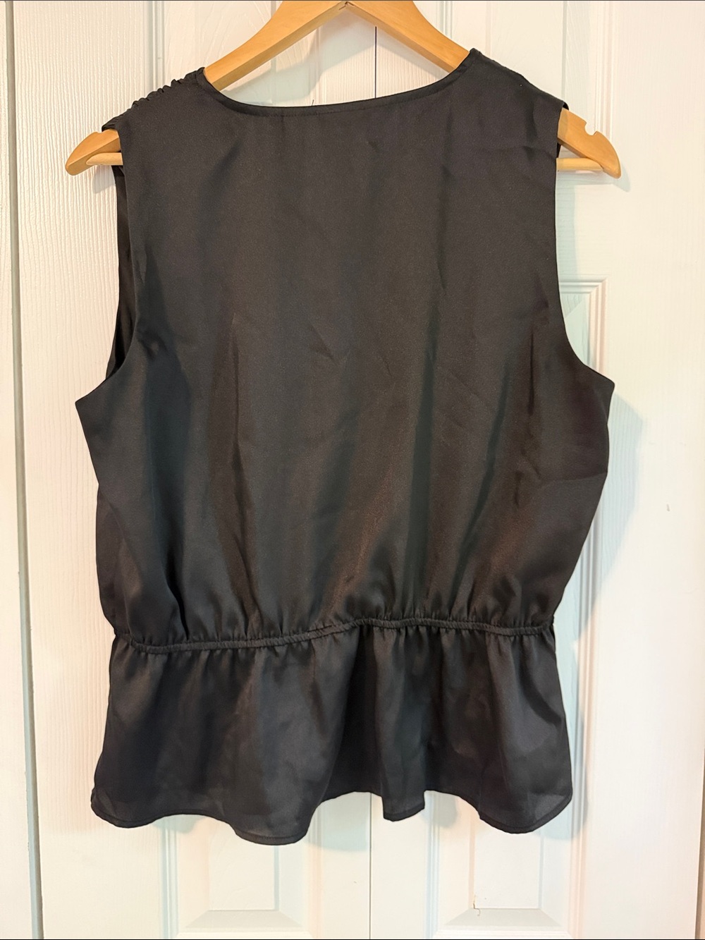 Elie Tahari Black Sleeveless V-Neck Peplum Top - Picture 3 of 4